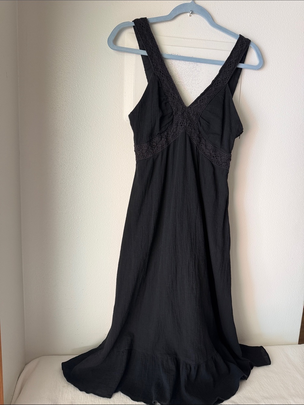 The Limited Black lace V-Neck Crochet Trim dress women’s 8 baby doll Y2K ruffle